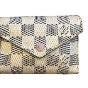 Louis Vuitton compact victorie compact wallet